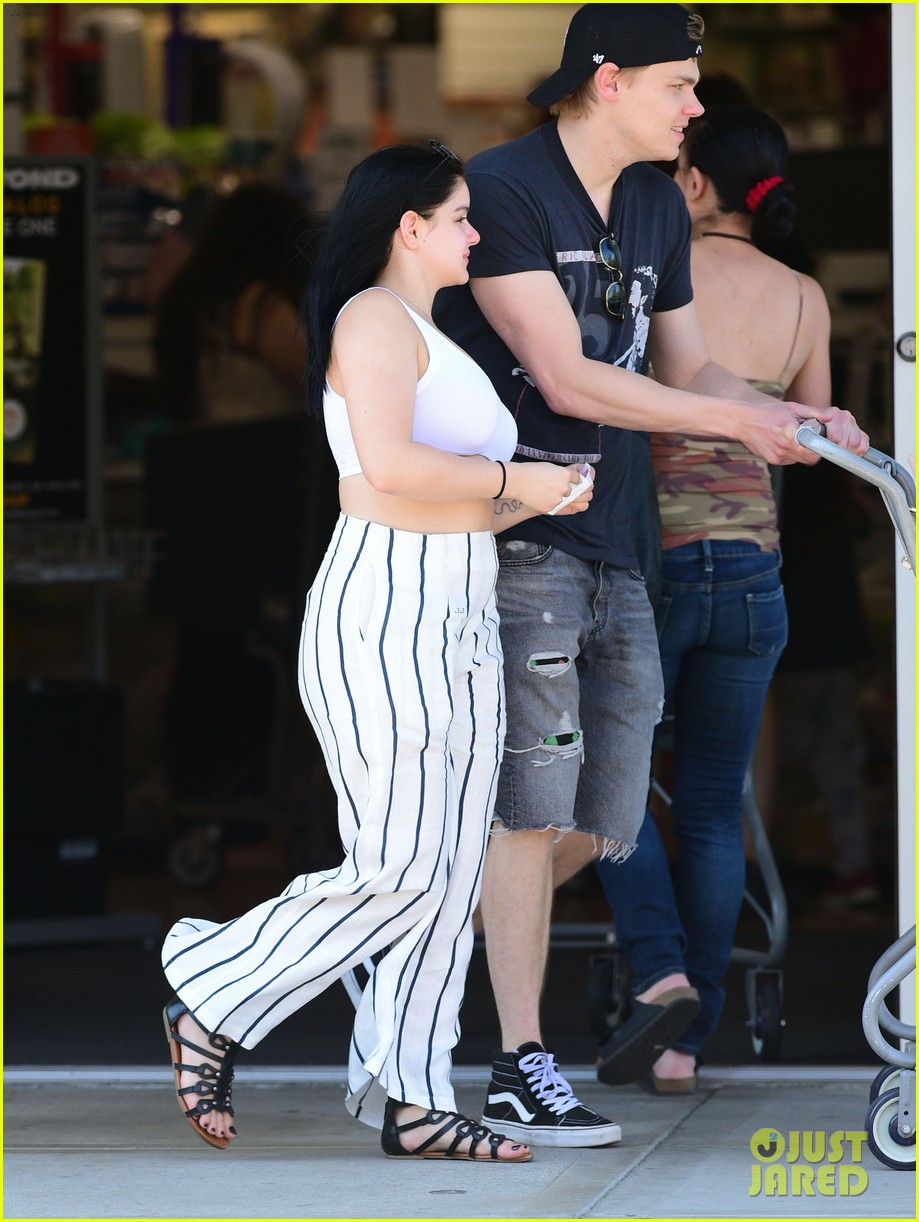 ariel winter and boyfriend levi meaden step out for bed bath beyond shopping trip 07
