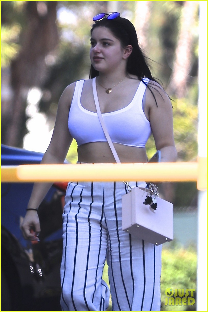 ariel winter and boyfriend levi meaden step out for bed bath beyond shopping trip 11