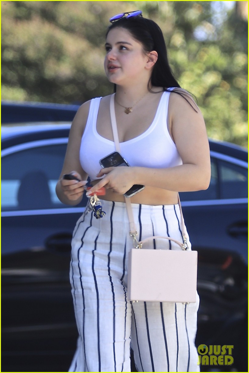 ariel winter and boyfriend levi meaden step out for bed bath beyond shopping trip 13