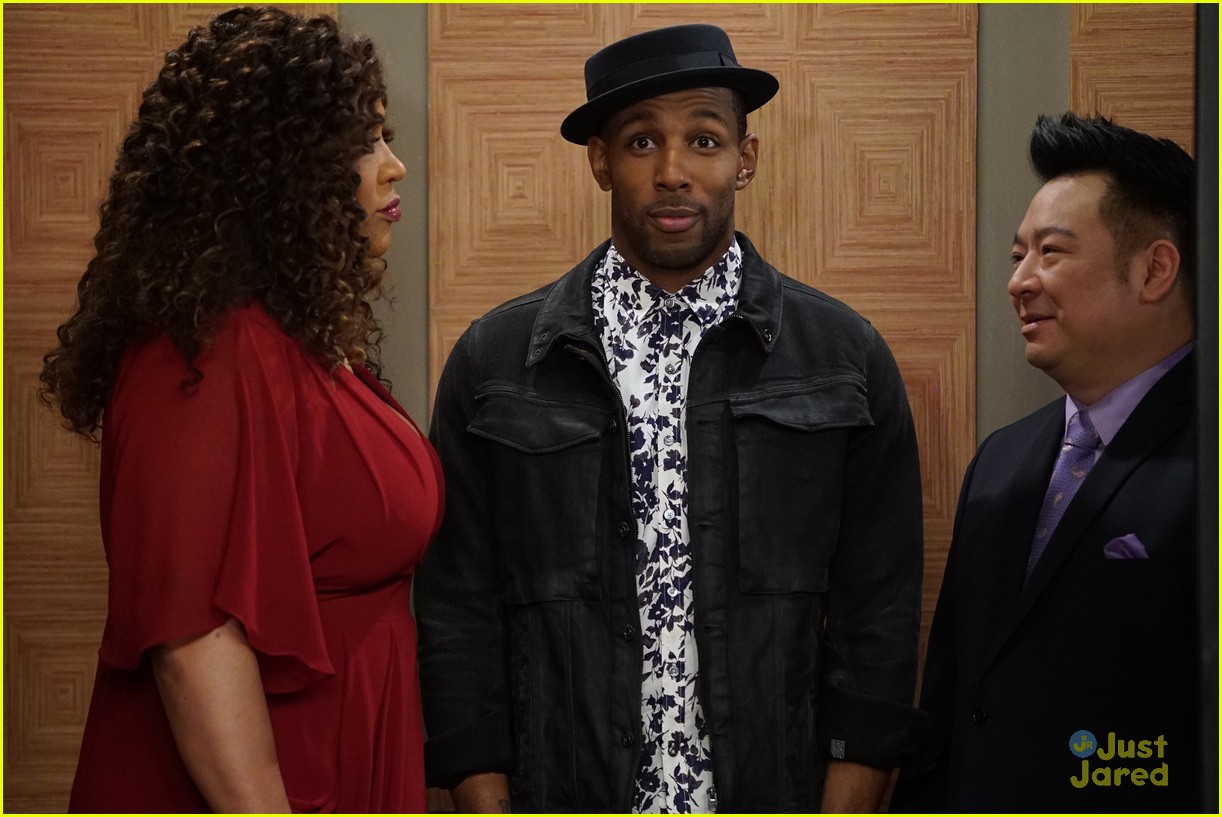 young hungry communication handsy episodes stills 02