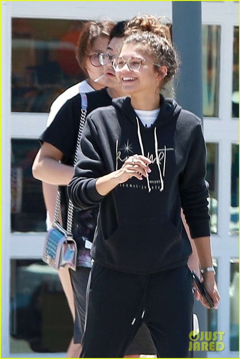 zendaya is all smiles while shopping with her assistant darnell appling 08