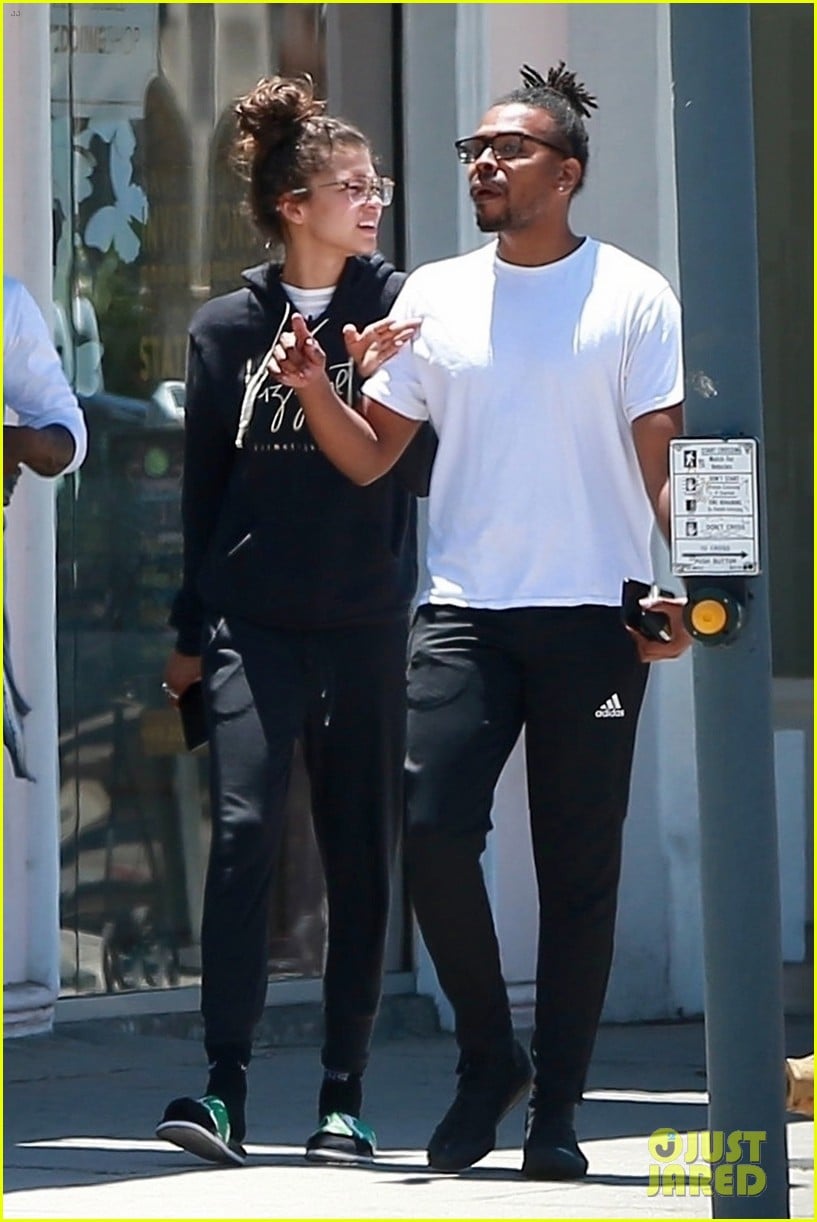 zendaya is all smiles while shopping with her assistant darnell appling 11