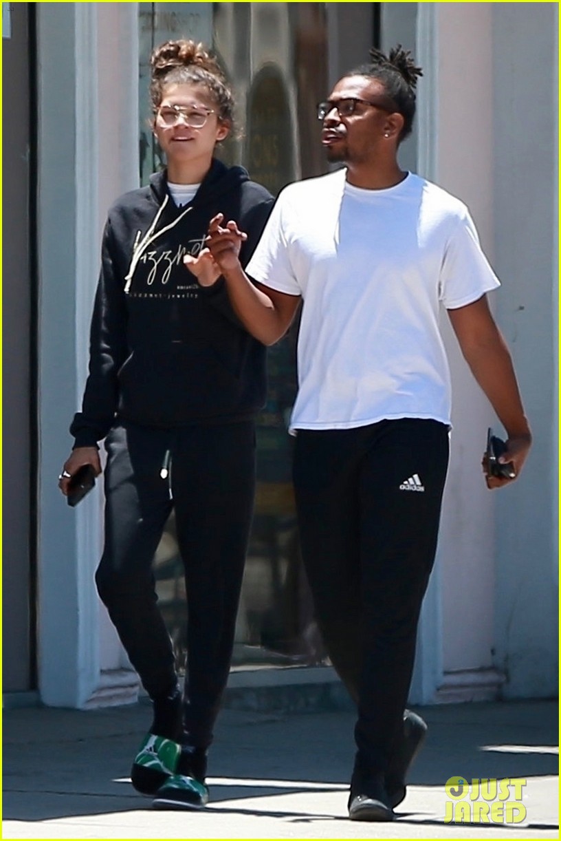 zendaya is all smiles while shopping with her assistant darnell appling 12