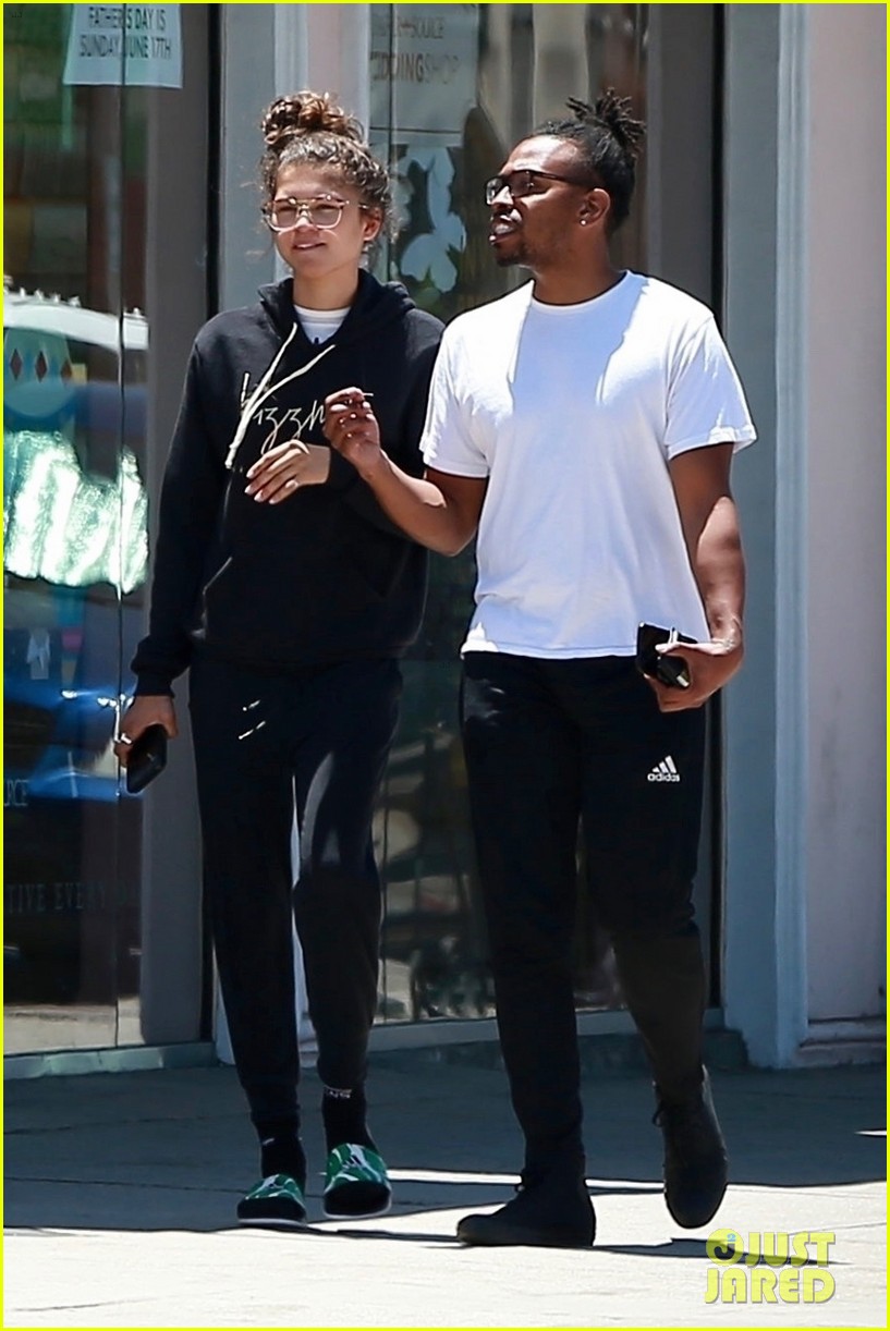 zendaya is all smiles while shopping with her assistant darnell appling 15