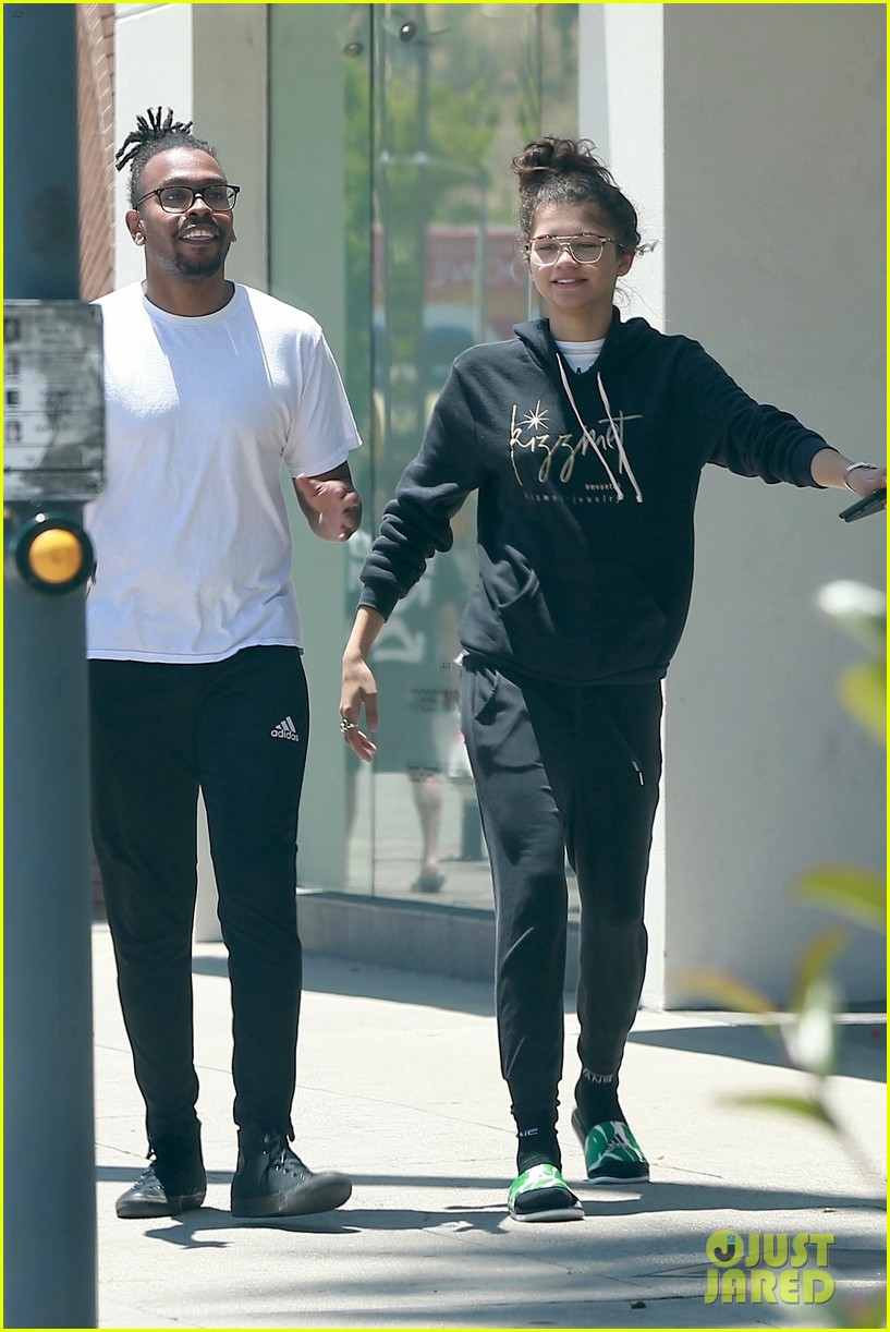 zendaya is all smiles while shopping with her assistant darnell appling 25