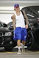 justin bieber flaunts his arm muscles during solo breakfast run 05
