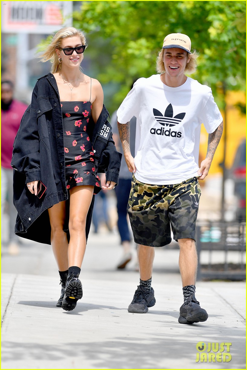 justin bieber and hailey baldwin cant stop smiling during nyc stroll 03