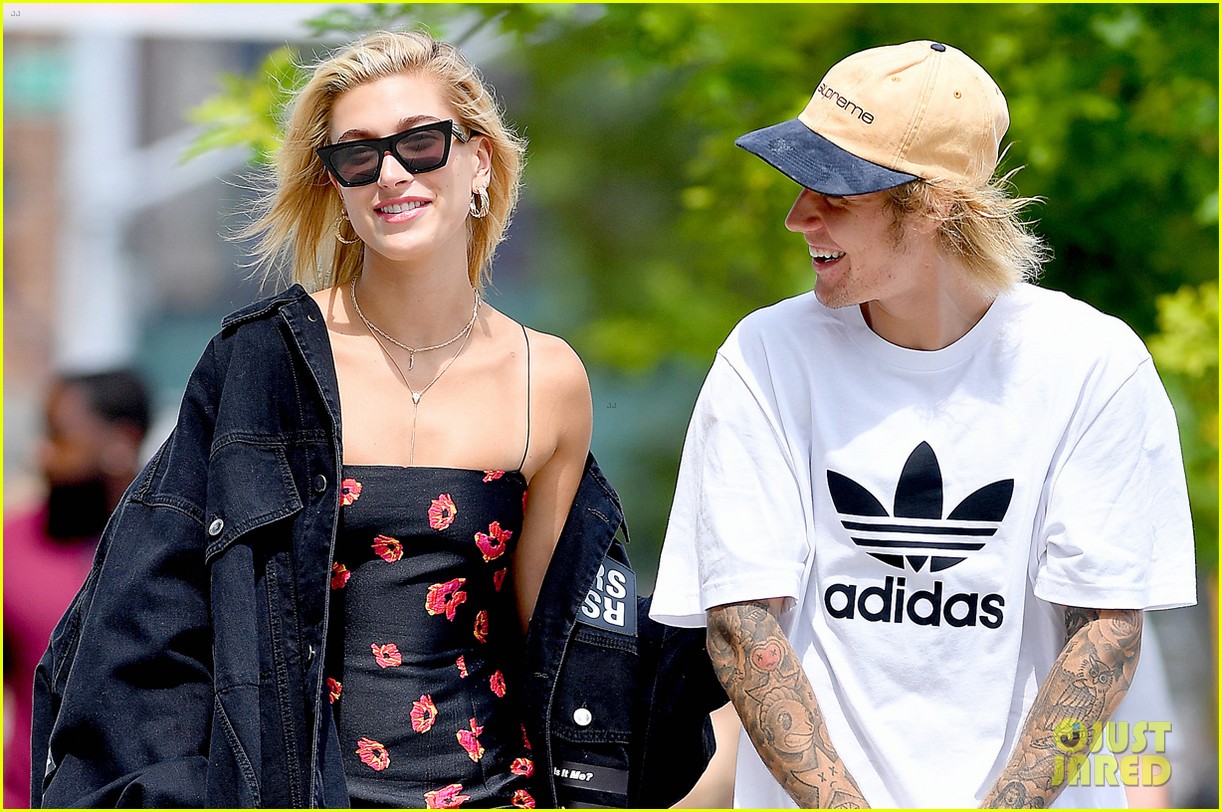 justin bieber and hailey baldwin cant stop smiling during nyc stroll 04