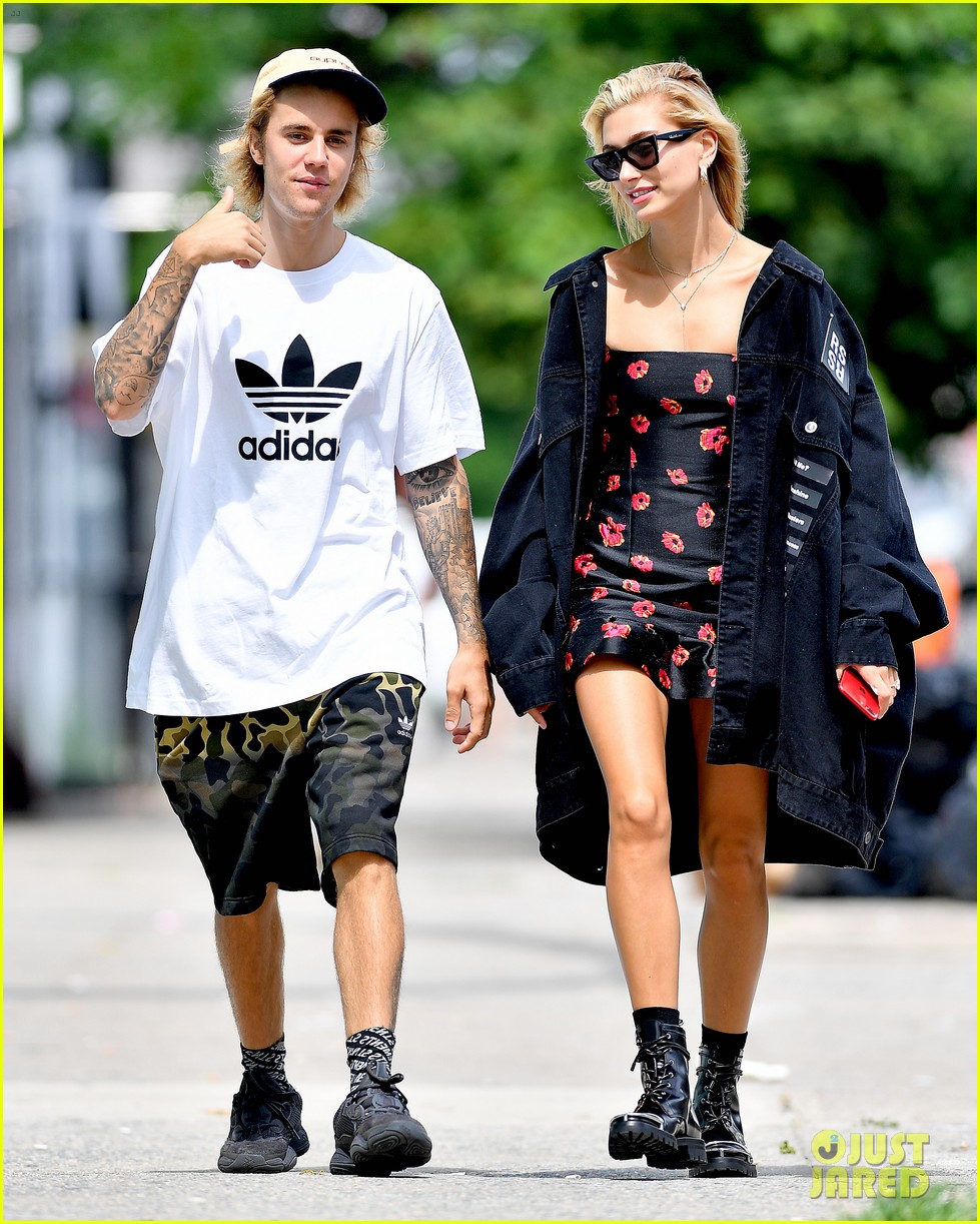 justin bieber and hailey baldwin cant stop smiling during nyc stroll 09