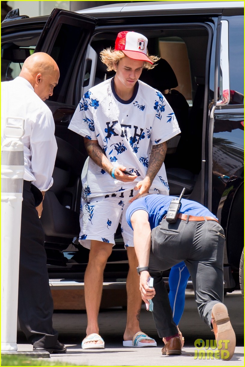 justin bieber shows off tattooed torso on vacation with hailey baldwin 57