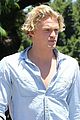 cody simpson kisses girlfriend after lunch date 01