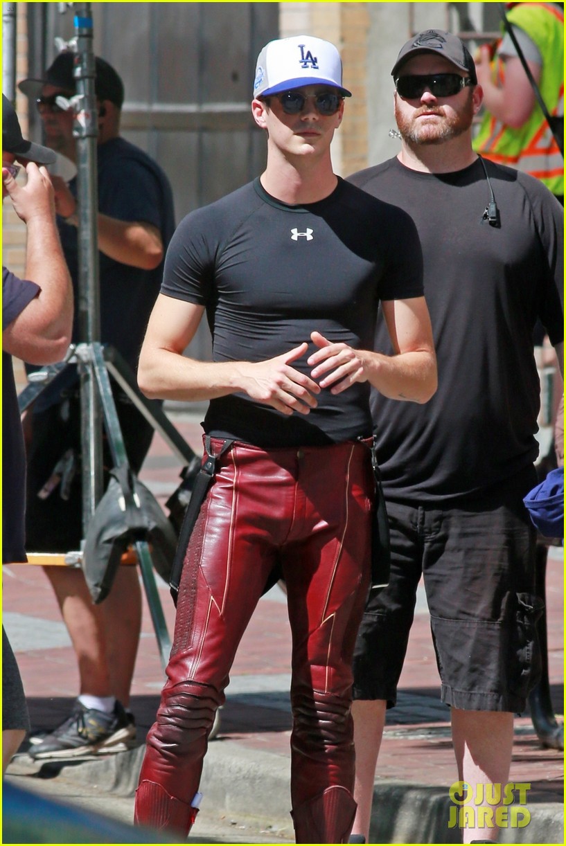 grant gustin suits up on the flash set in vancouver 04