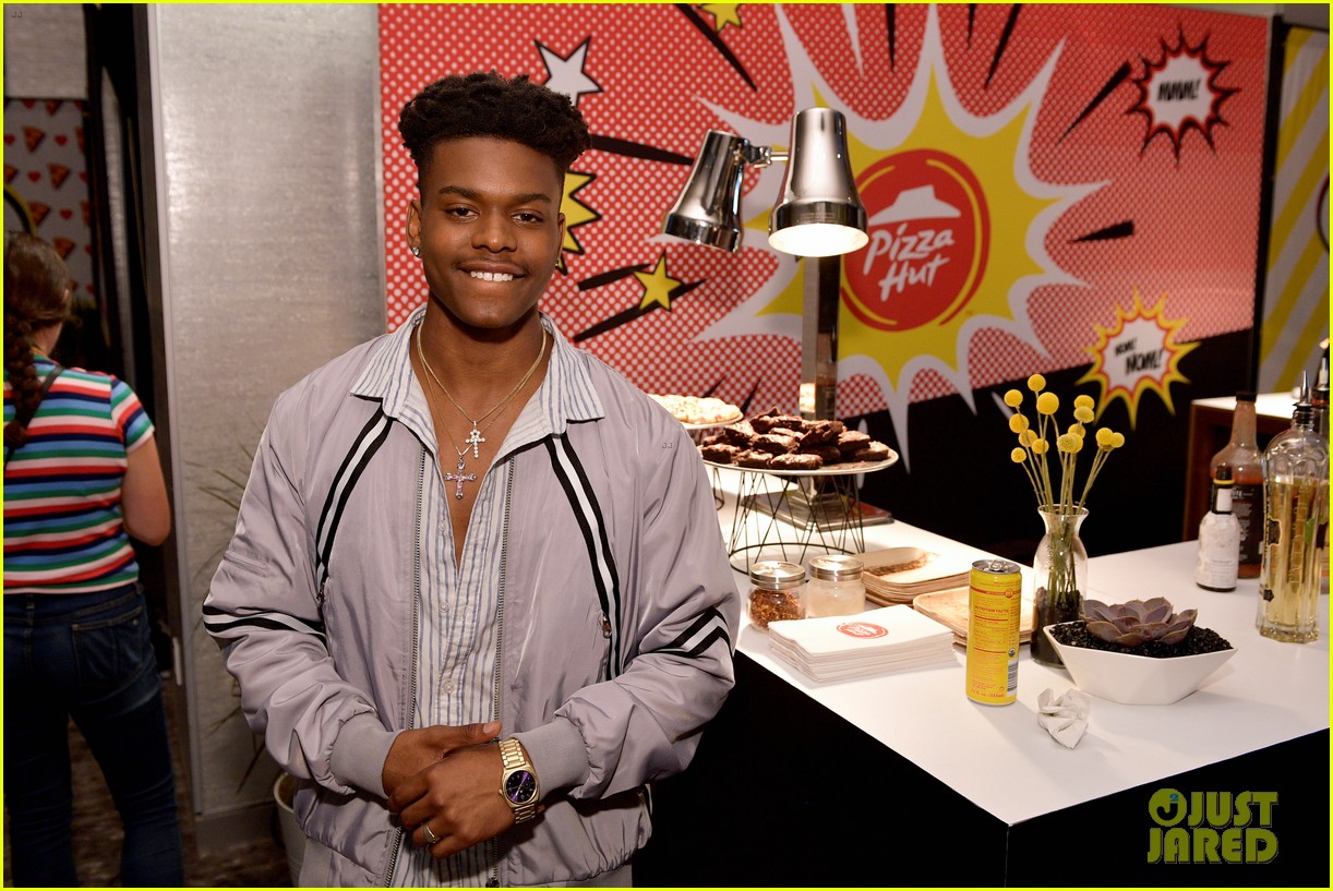 olivia holt and aubrey joseph strike a pose during comic con day 2 03