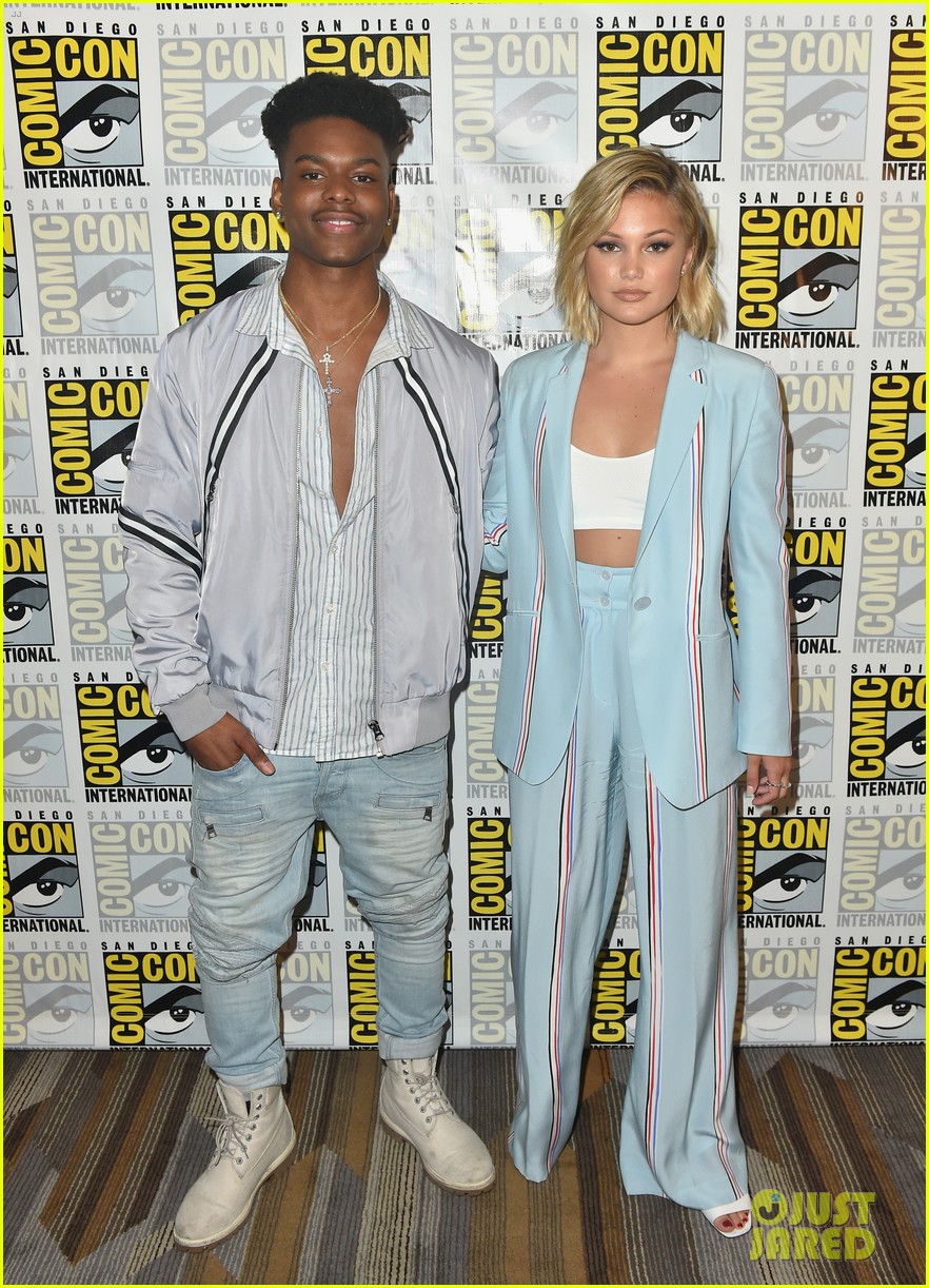 olivia holt and aubrey joseph strike a pose during comic con day 2 18