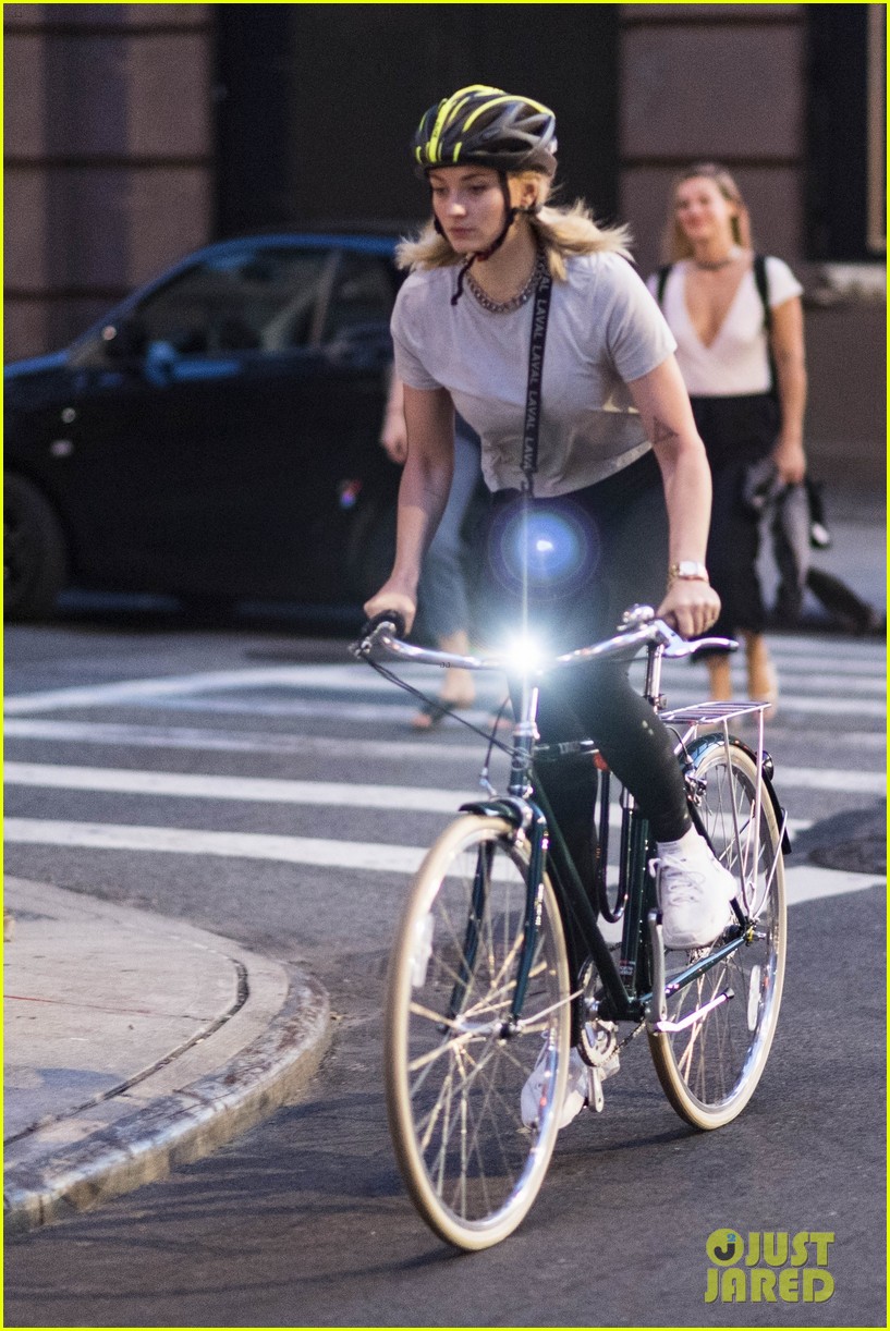 joe jonas sophie turner bike ride 33
