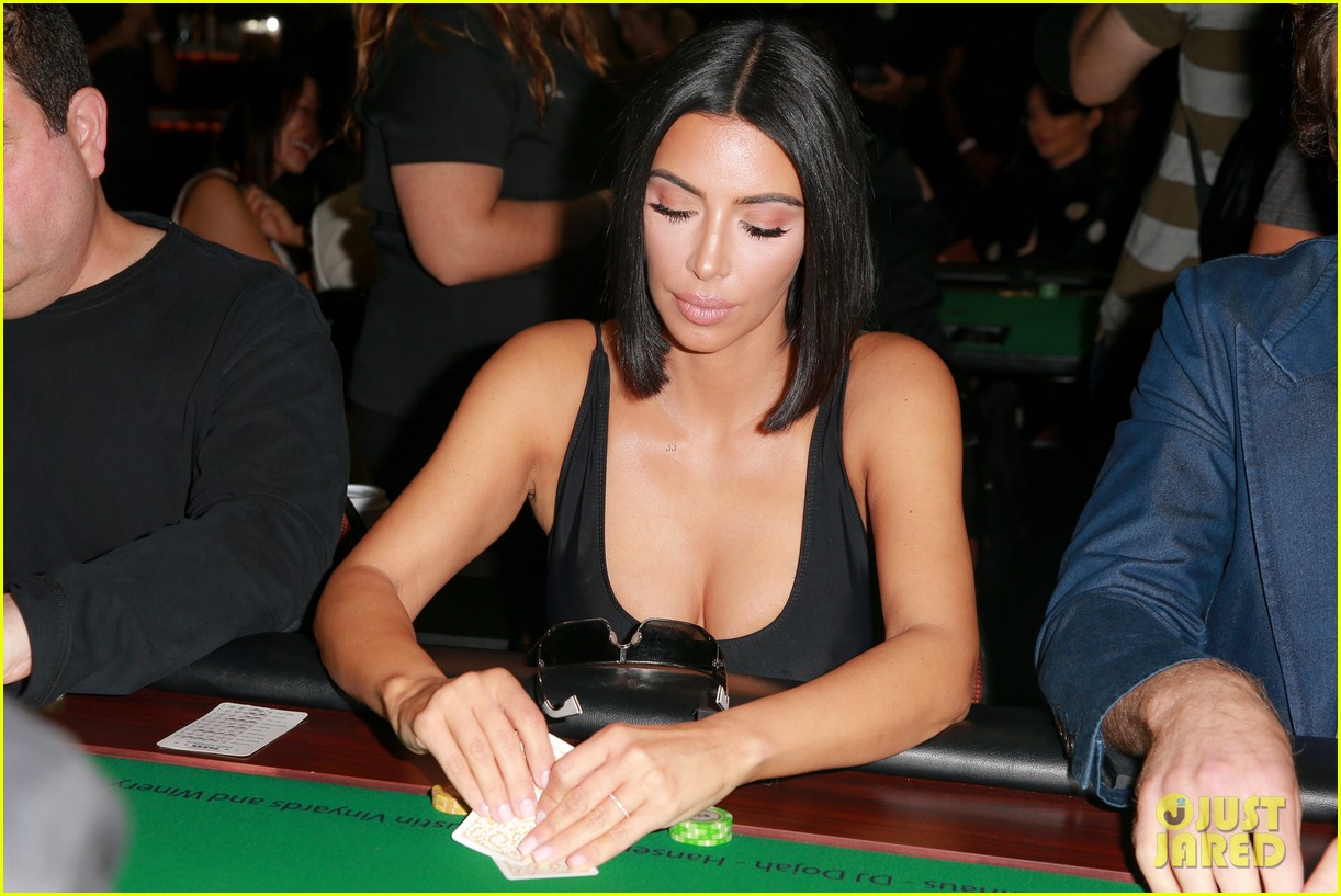 kim kardashian khloe kardashian kendall jenner poker tournament 02