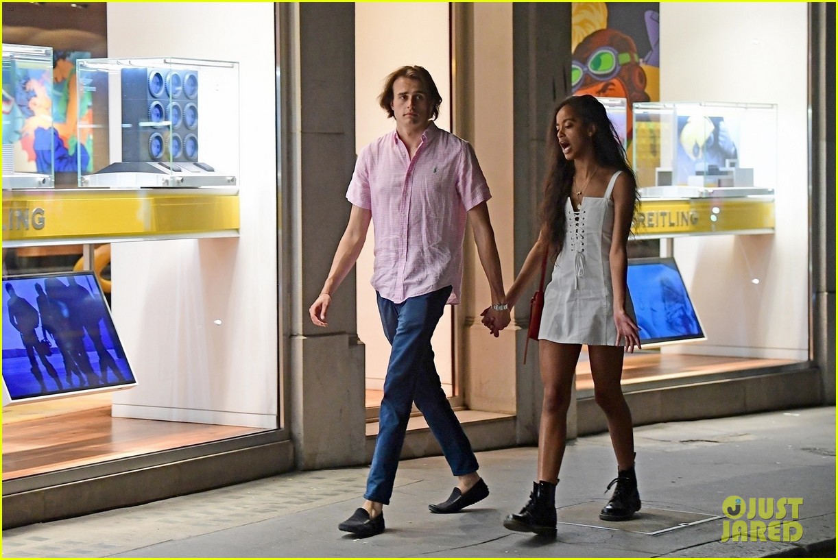malia obama holds hands with boyfriend rory farquharson in london 05