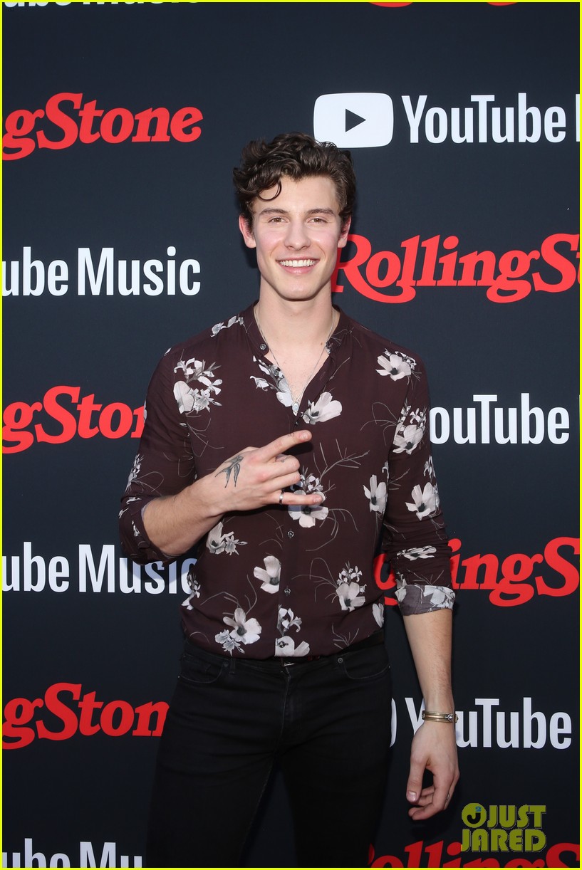 shawn mendes looks so handsome at rolling stone relaunch party 02