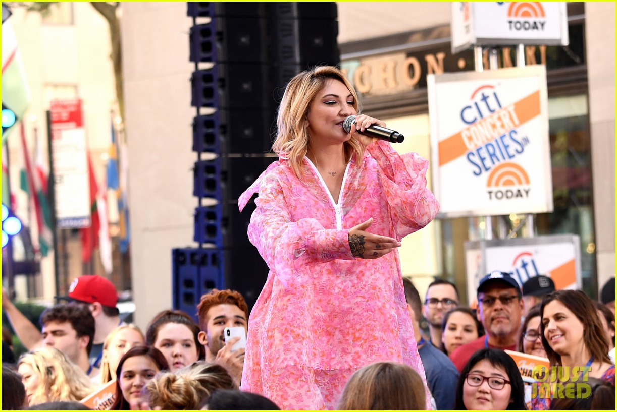 julia michaels performs issues on today show in nyc 07
