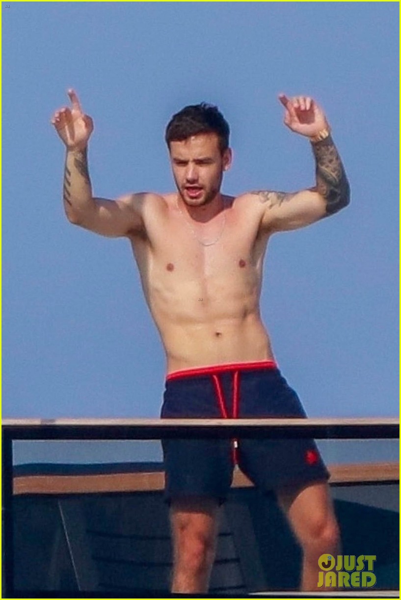 liam payne dances works out while shirtless on a yacht 03