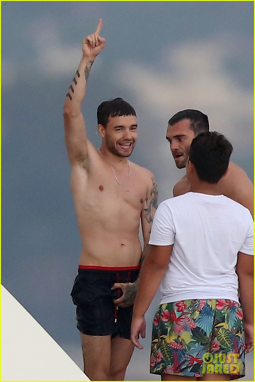 liam payne dances works out while shirtless on a yacht 07