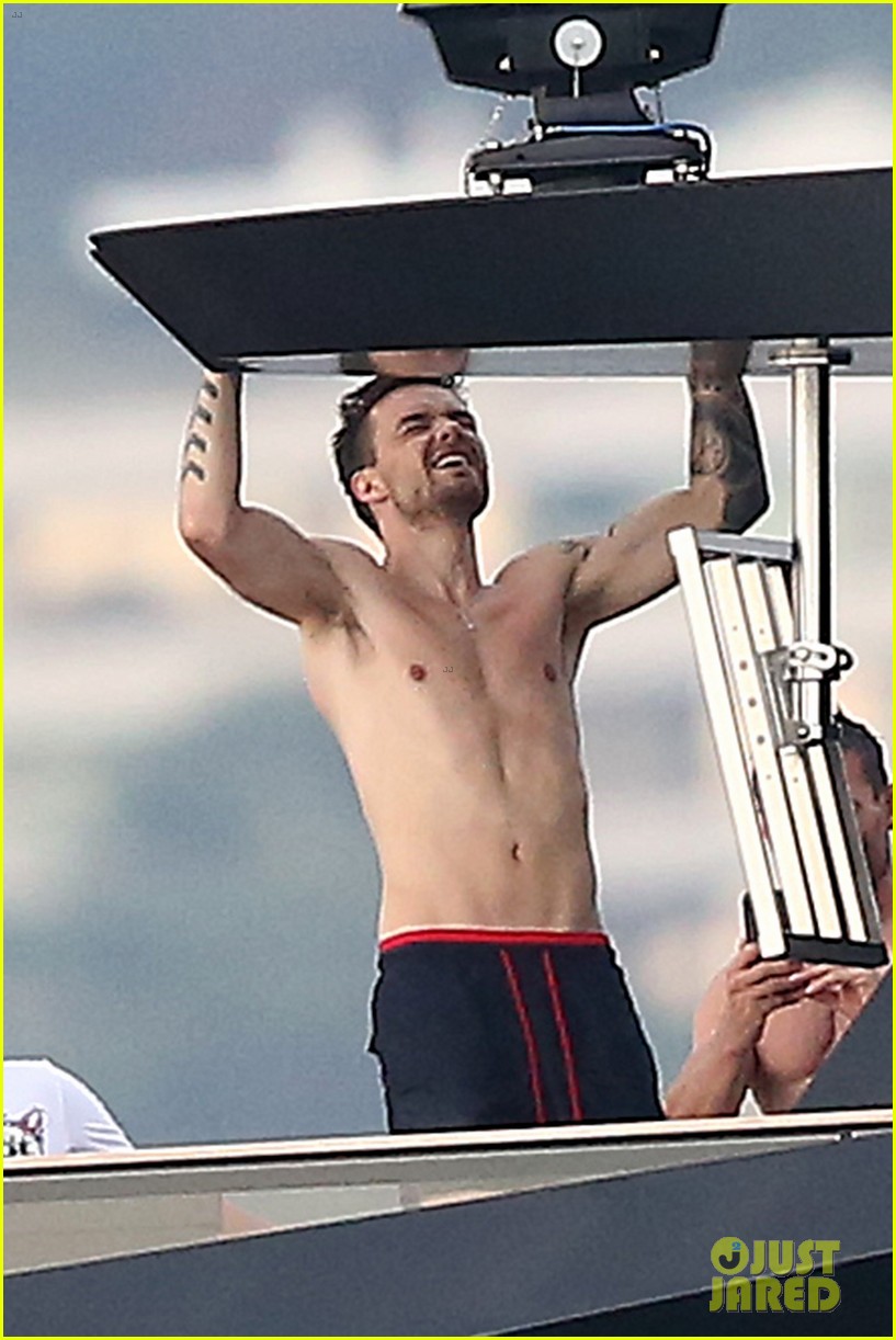 liam payne dances works out while shirtless on a yacht 09