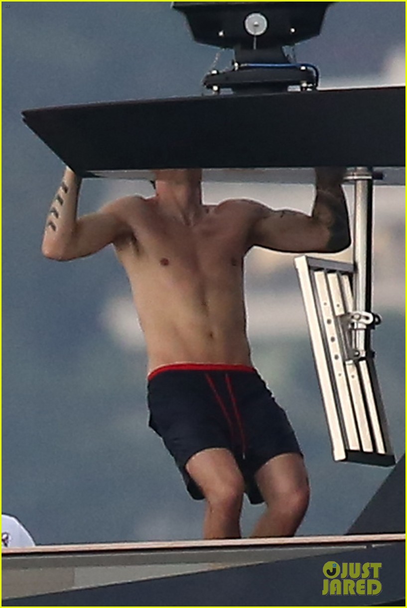 liam payne dances works out while shirtless on a yacht 14