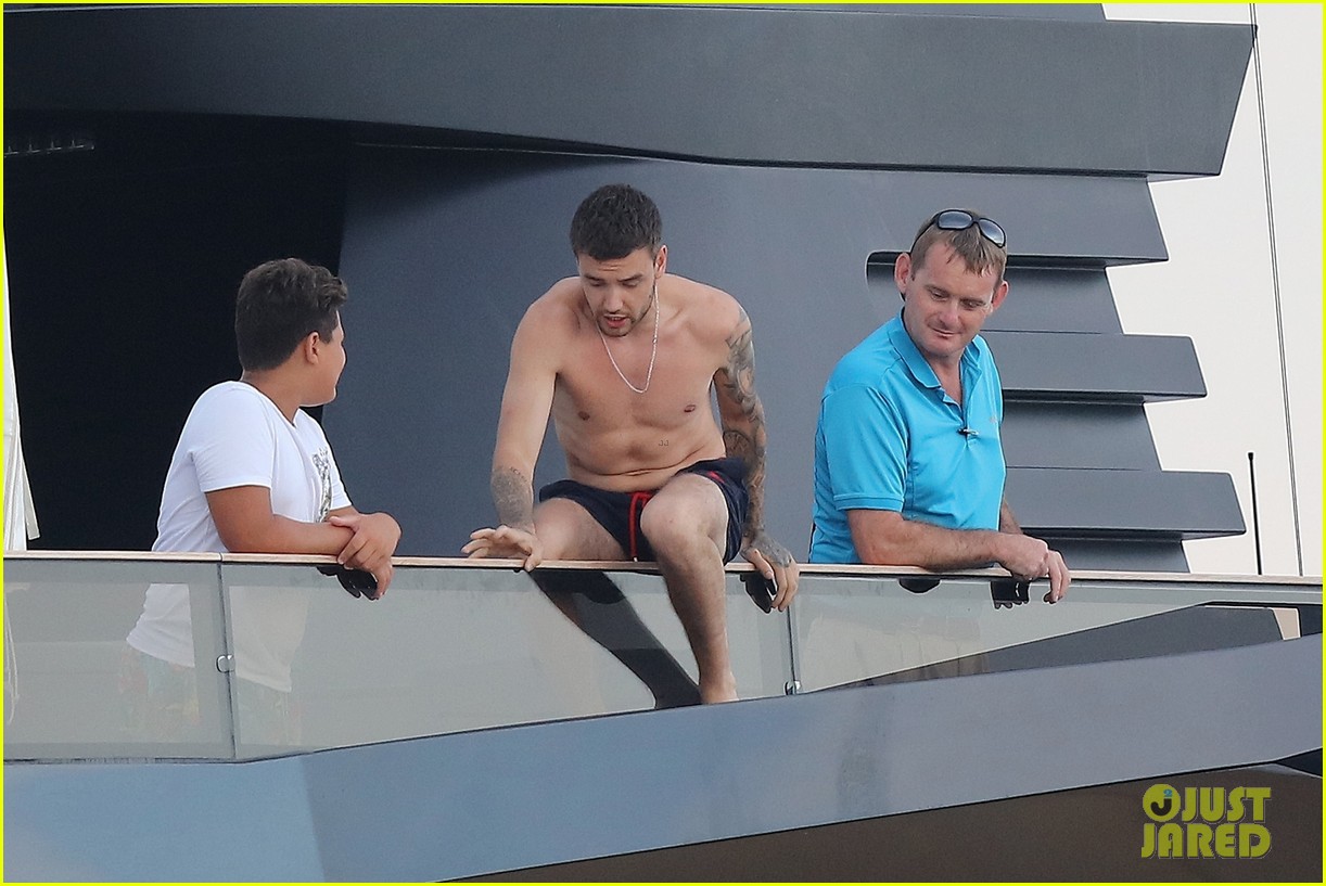 liam payne dances works out while shirtless on a yacht 18