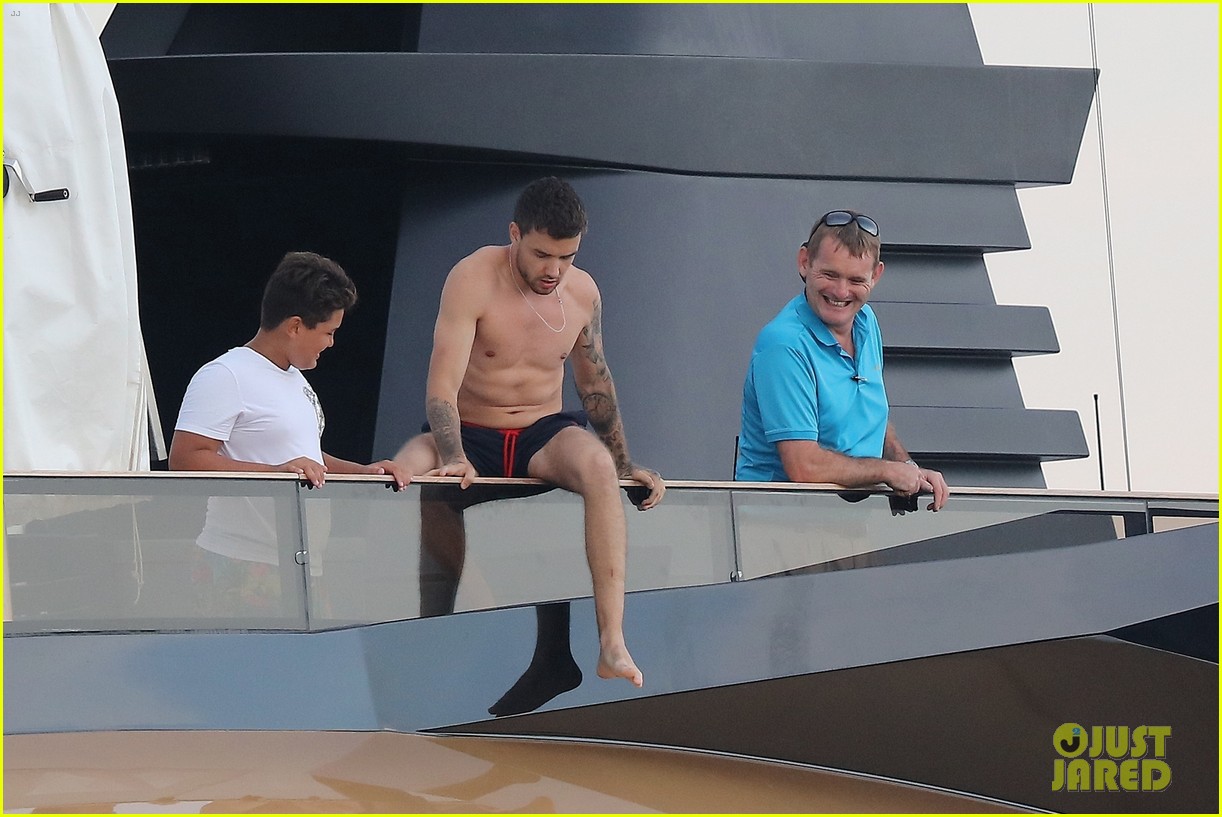 liam payne dances works out while shirtless on a yacht 19