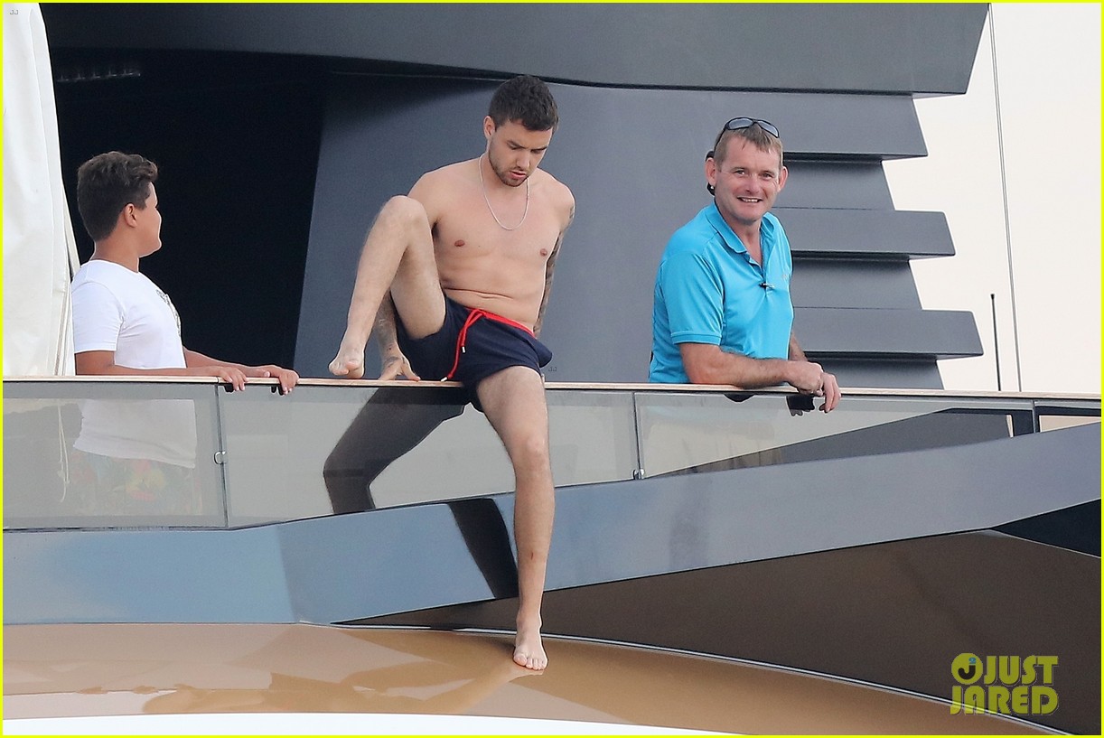 liam payne dances works out while shirtless on a yacht 21