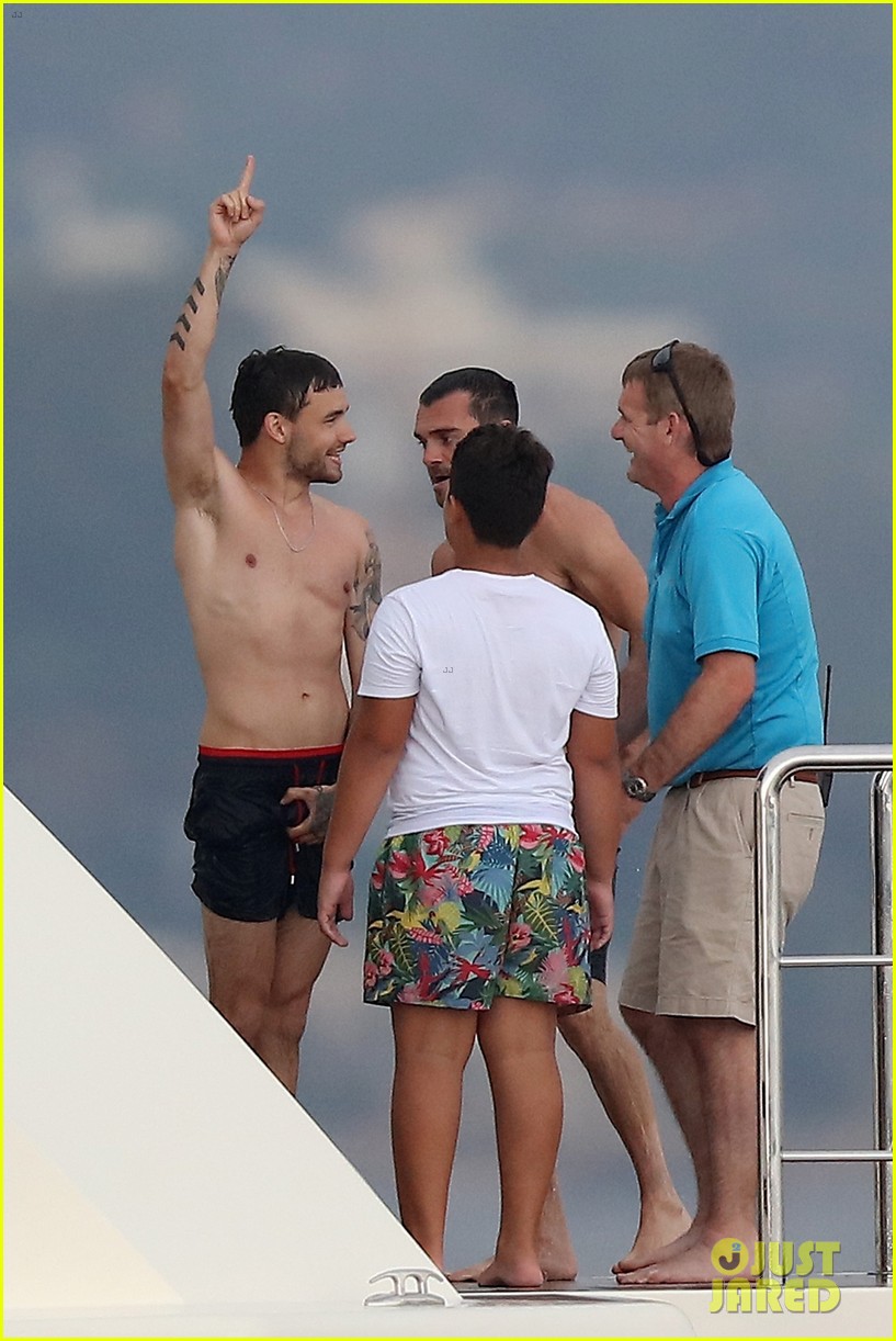 liam payne dances works out while shirtless on a yacht 27