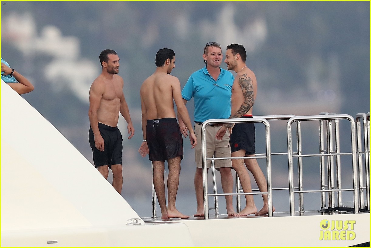 liam payne dances works out while shirtless on a yacht 29