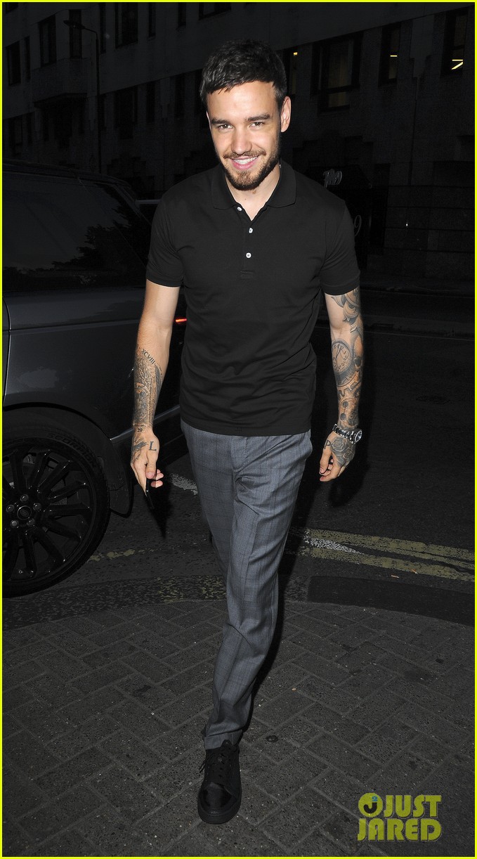 liam payne is all smiles during night out with friends in london 04