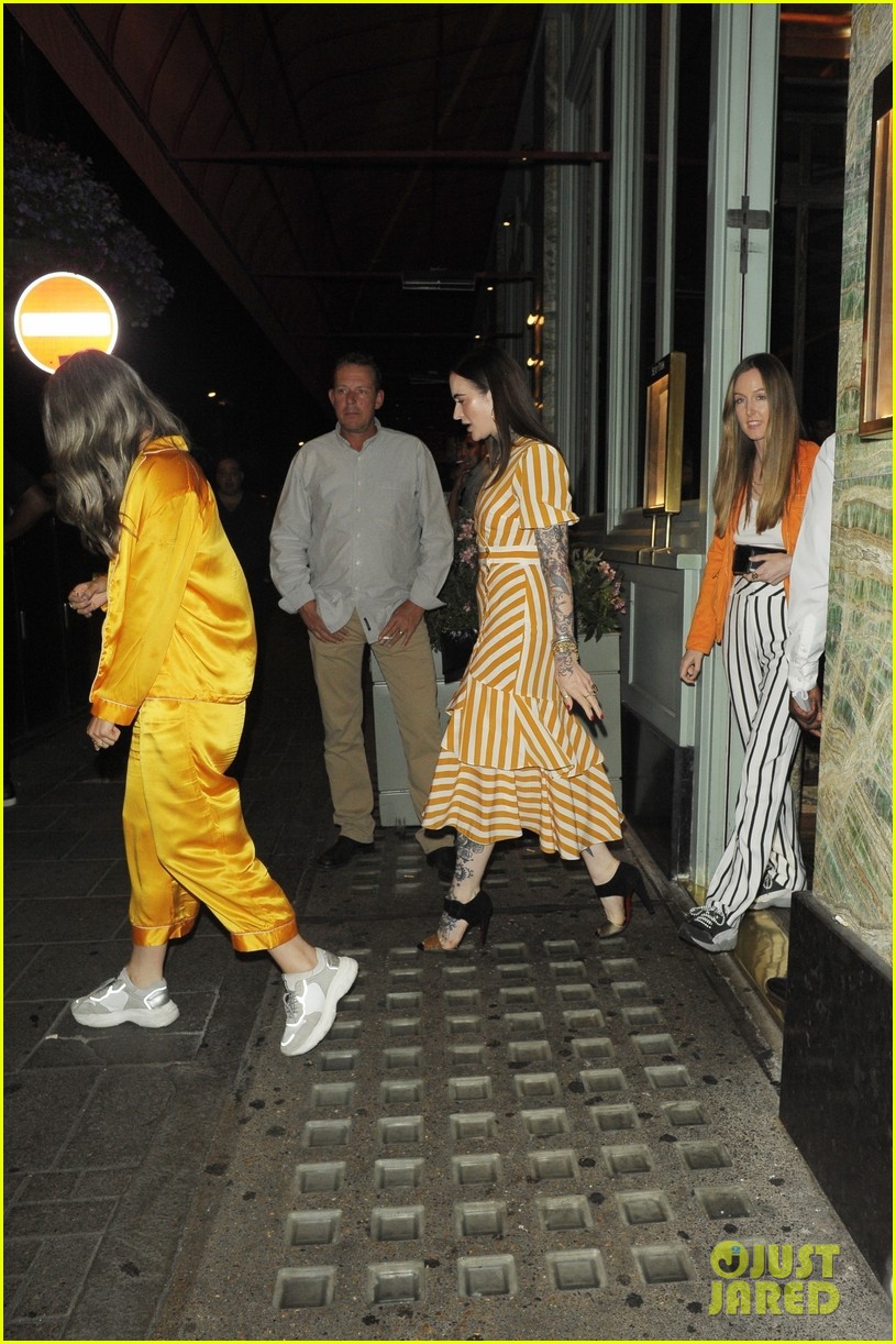 liam payne is all smiles during night out with friends in london 05