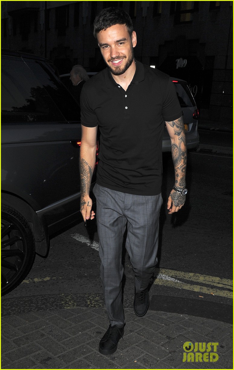 liam payne is all smiles during night out with friends in london 31