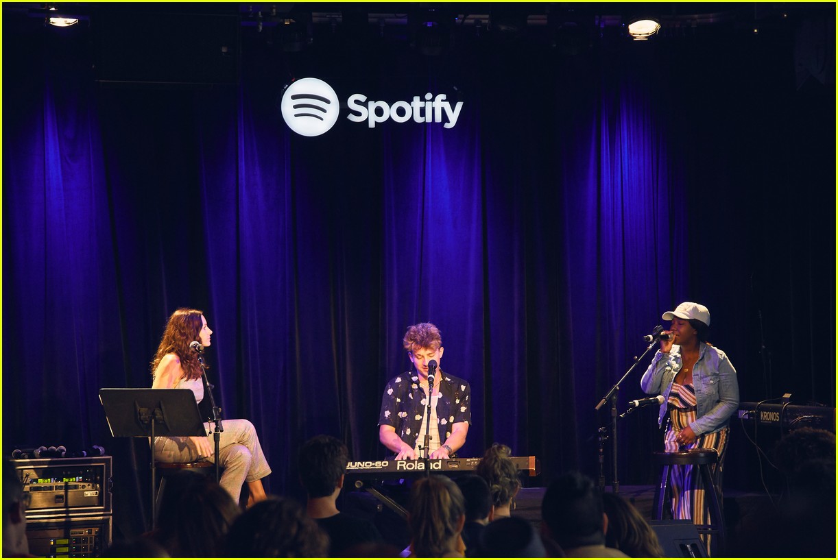 charlie puth returns to his college for spotify voicenotes event 12