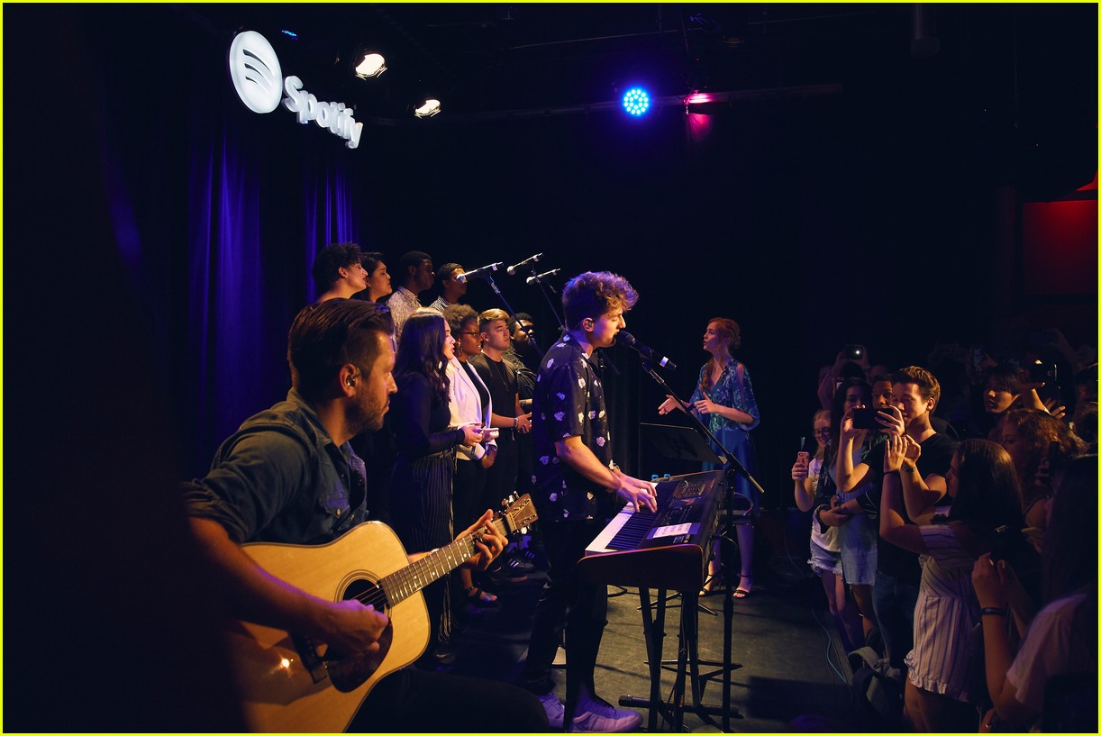 charlie puth returns to his college for spotify voicenotes event 25