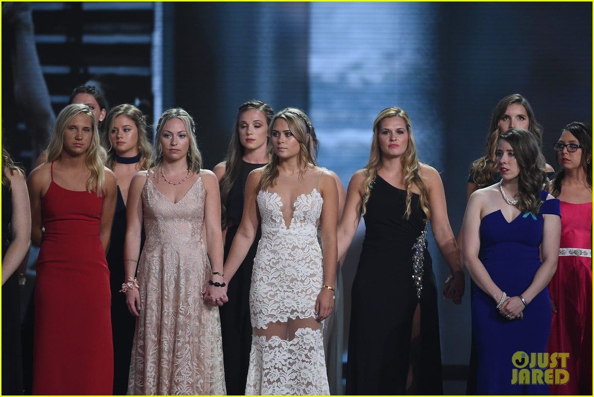 aly raisman and 140 survivors of larry nassars abuse receive courage award at espys 2018 21