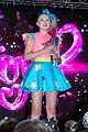 jojo siwa fans camp out from 4am to watch her sydney concert 02