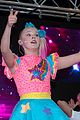 jojo siwa fans camp out from 4am to watch her sydney concert 04