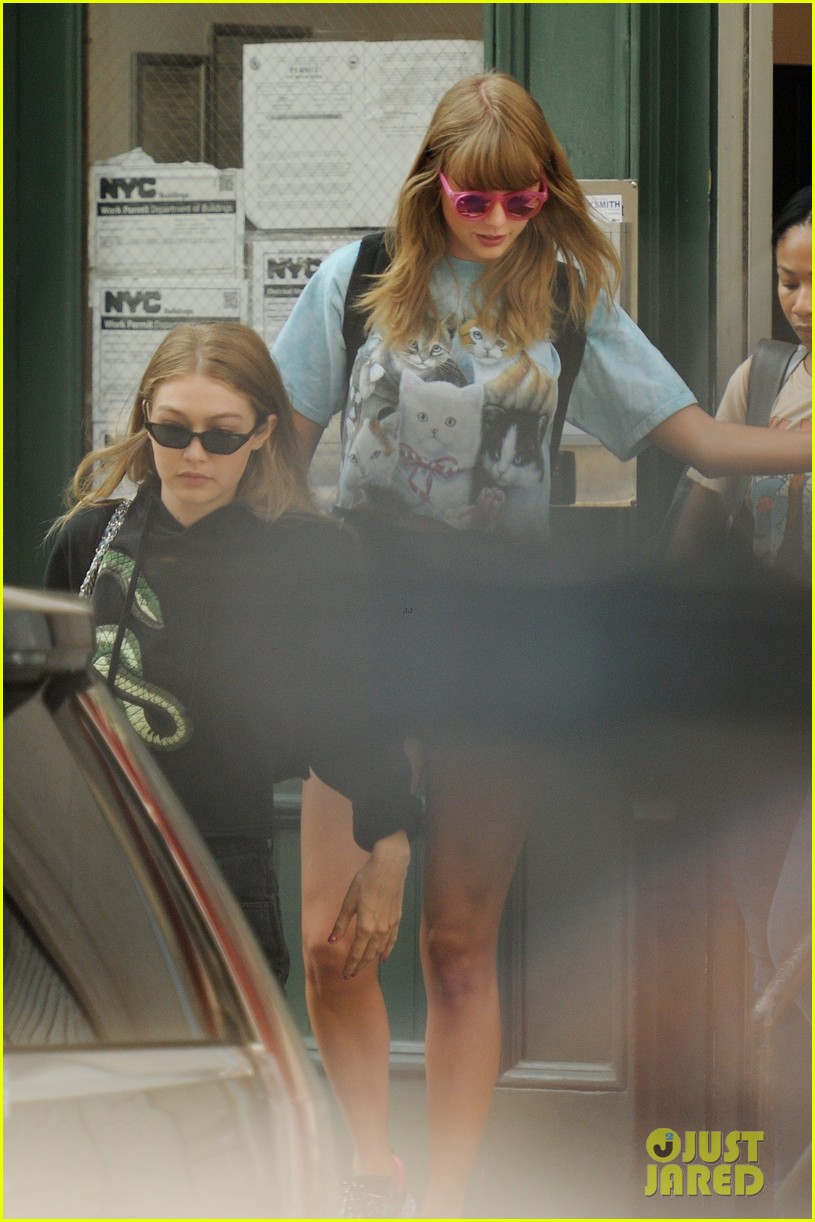 taylor swift and gigi hadid wear animal prints while out in nyc 08