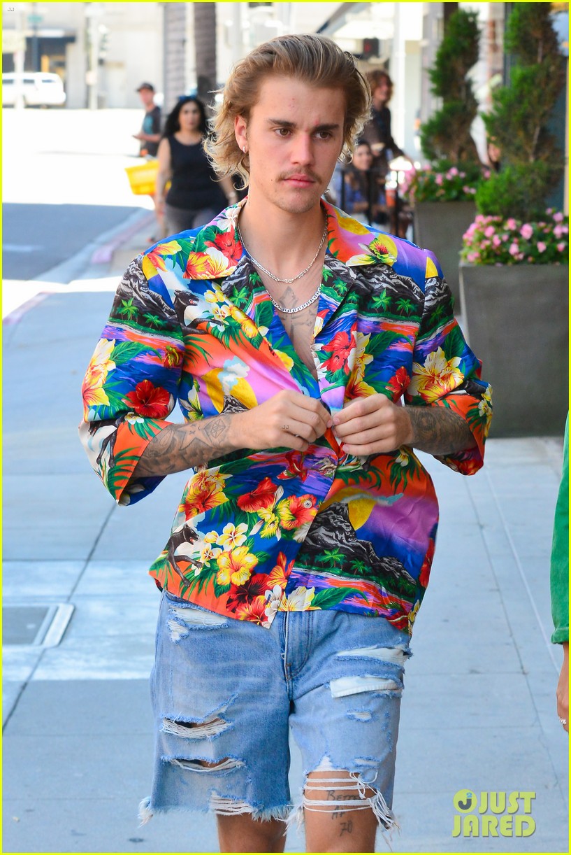 justin bieber hailey baldwin make one colorful couple in beverly hills 04