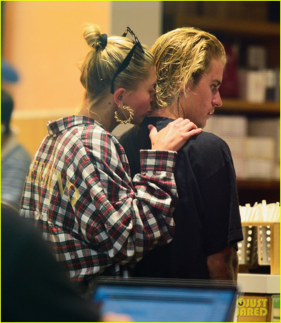 justin bieber gets a haircut with hailey baldwin by his side 02
