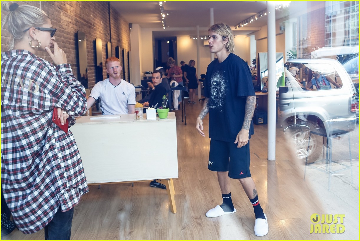 justin bieber gets a haircut with hailey baldwin by his side 12