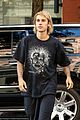 justin bieber gets a haircut with hailey baldwin by his side 06