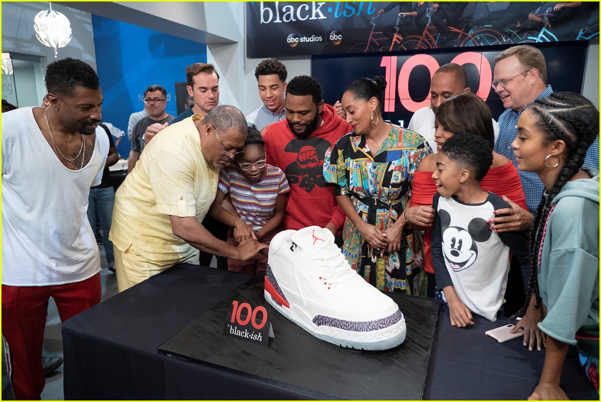 anthony anderson and tracee ellis ross join black ish cast at 100th episode celebration 02