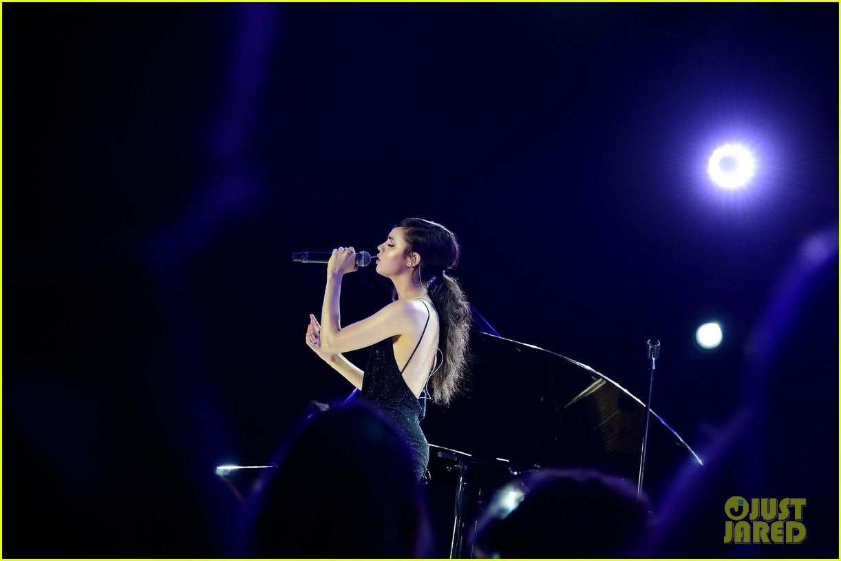 sofia carson gives moving performance of back to beautiful at unicef summer gala 03