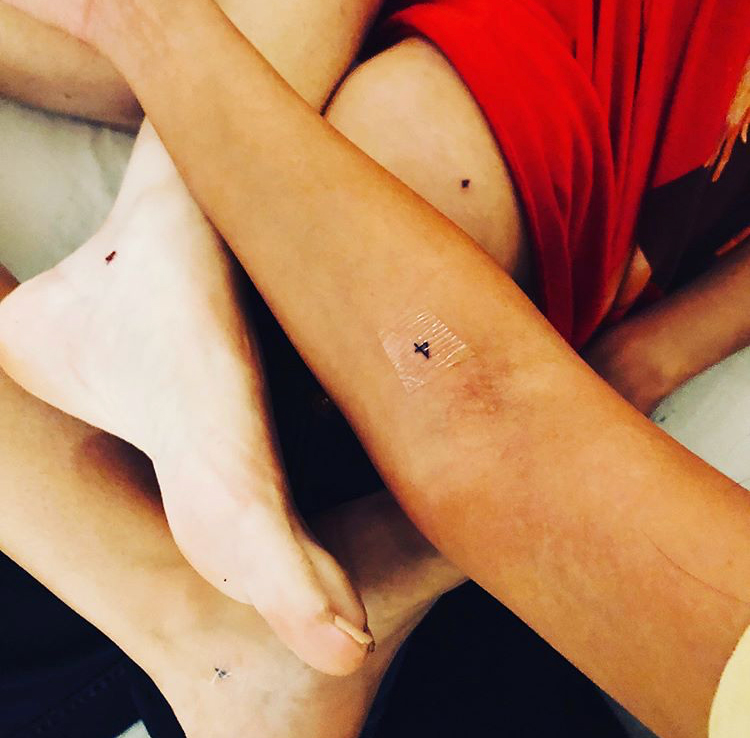 selena gomez gets matching tattoos with her four best friends 04
