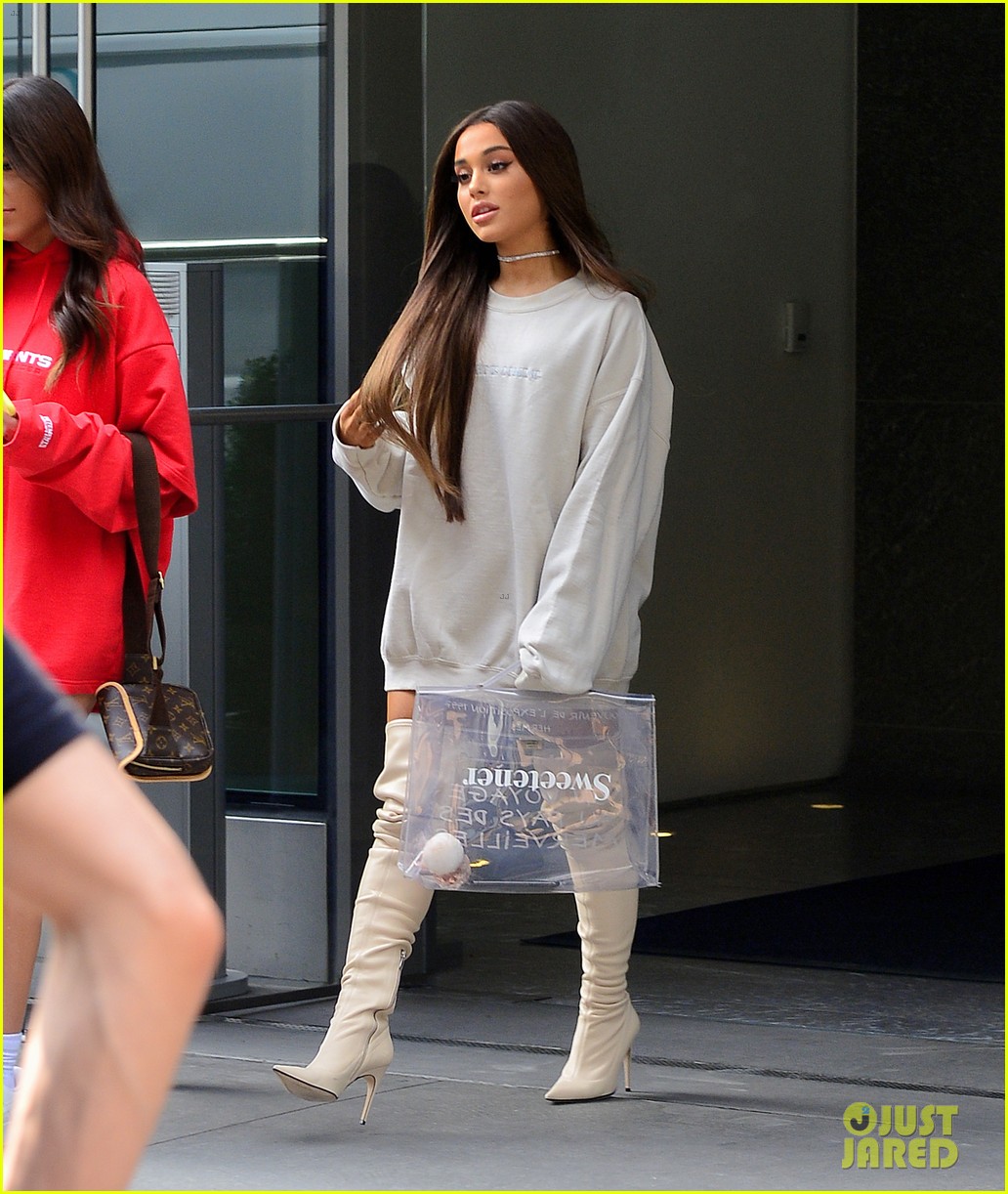 ariana grande steps out after releasing new album sweetener 10