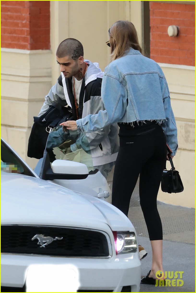 gigi hadid and zayn malik load up their mustang while heading out in nyc 04